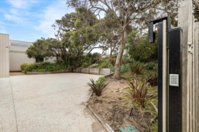 SeaSide Serenity: tennis court & back beach